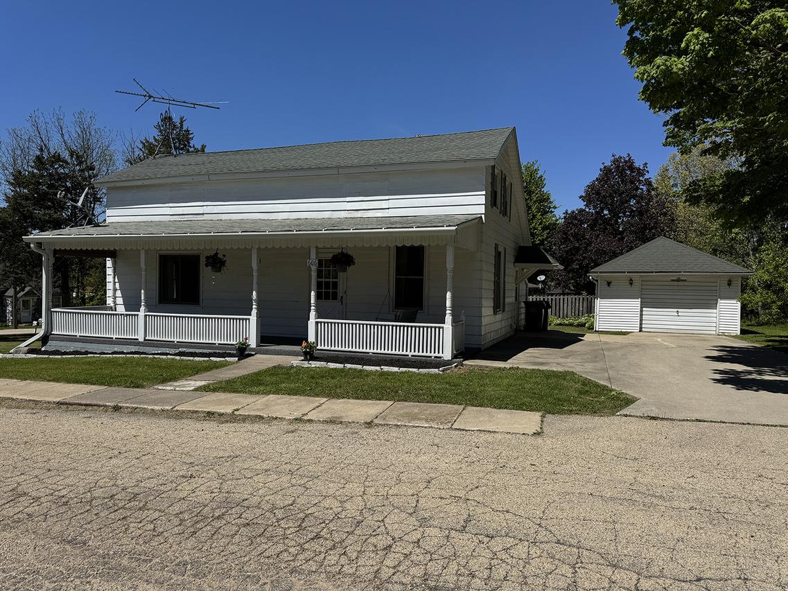 606 E Silk St., Mt. Carroll, IL 61053