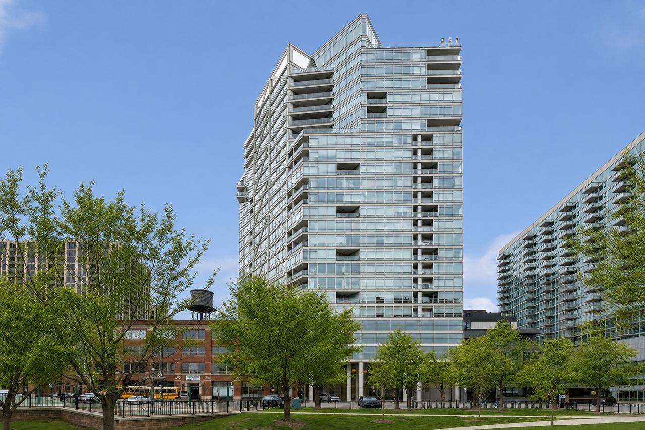510 W Erie St. #1801, Chicago, IL 60654