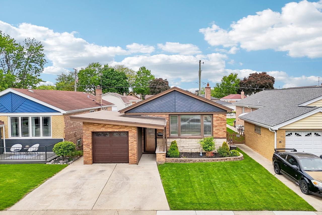 5742 S Rutherford Ave., Chicago, IL 60638