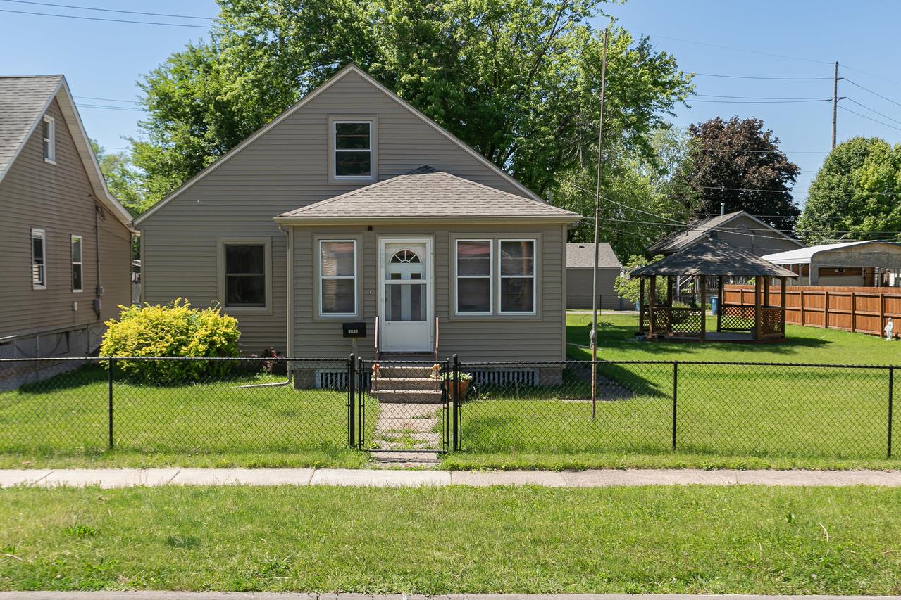 1716 10th Ave., East Moline, IL 61244
