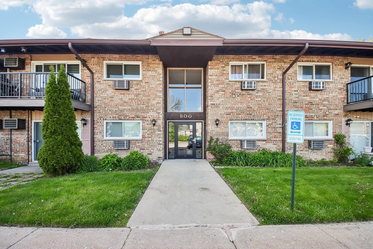 800 E Old Willow Rd. #208, Prospect Heights, IL 60070