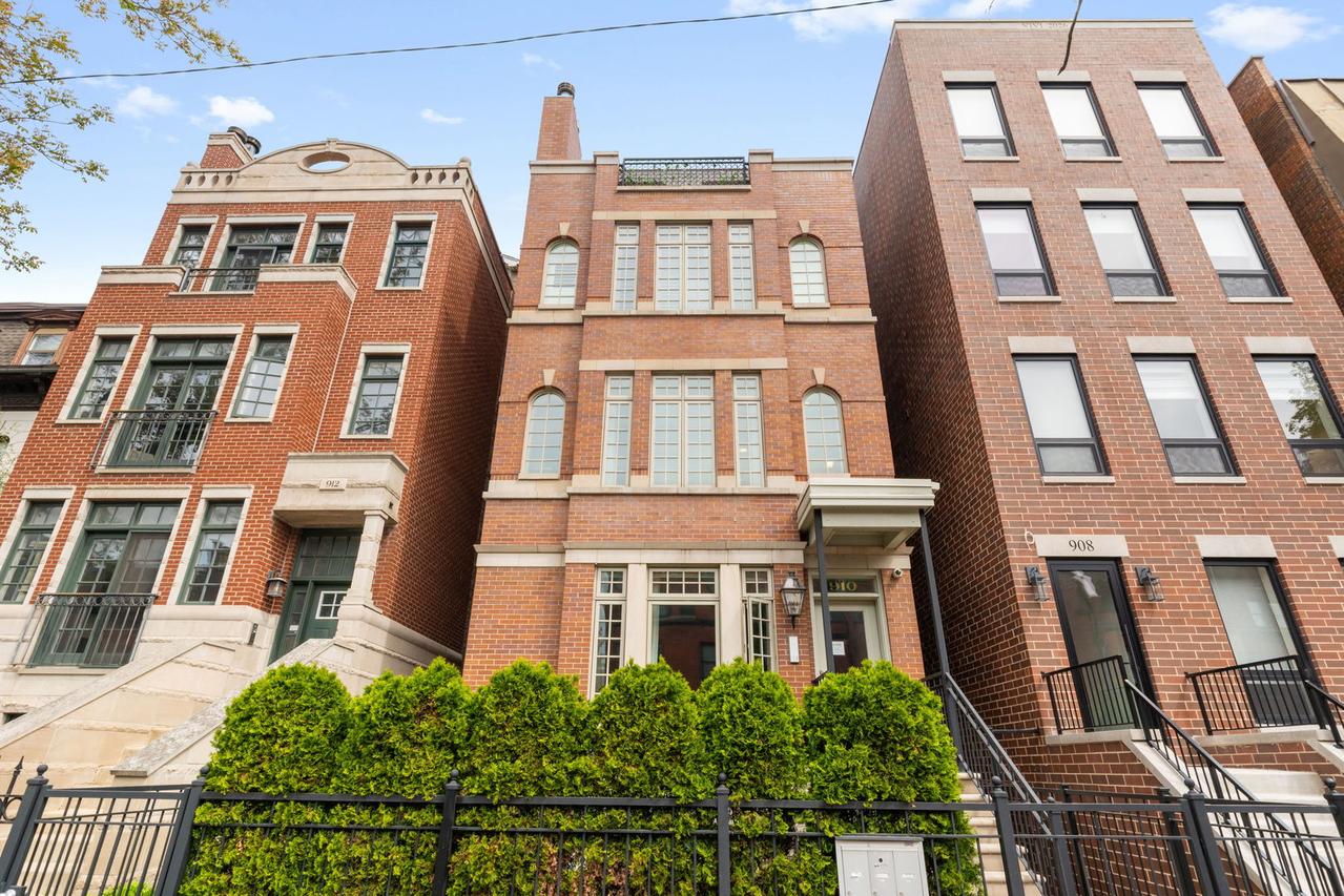 910 W Fullerton Ave. #2, Chicago, IL 60614