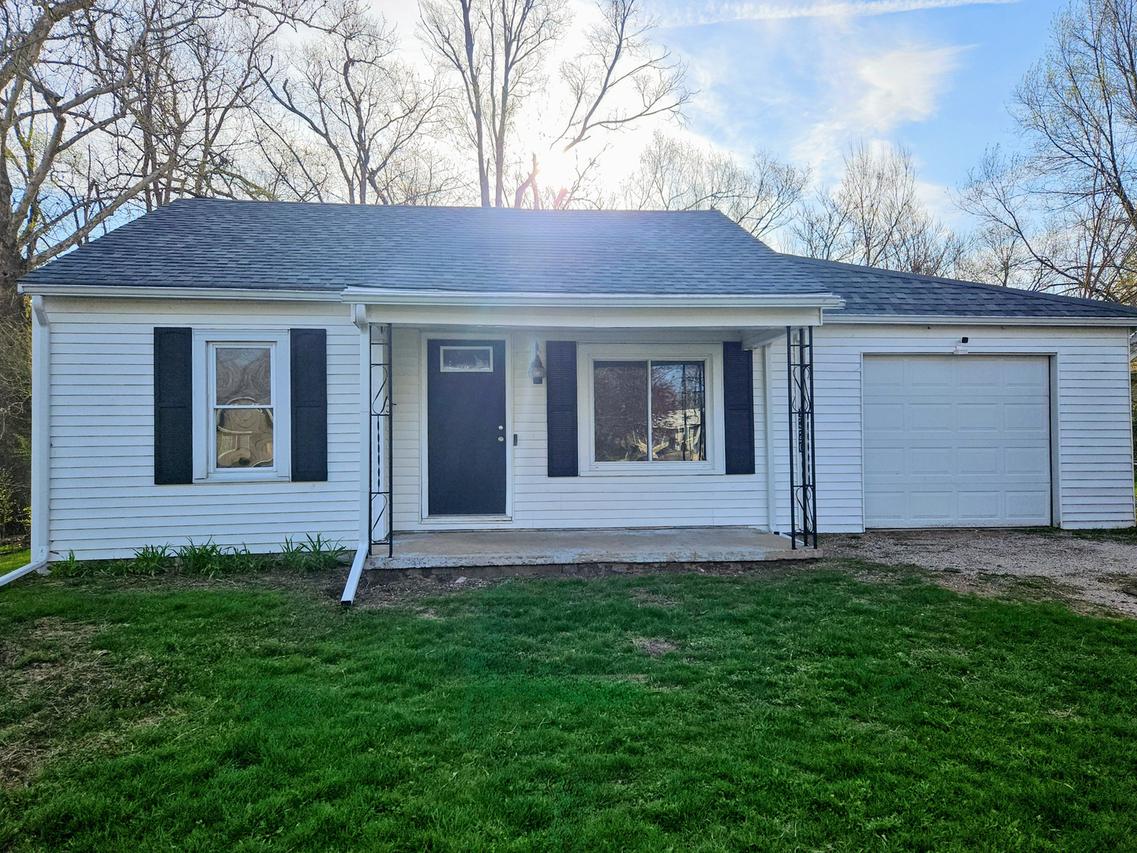 1320 S 13th St., Pekin, IL 61554