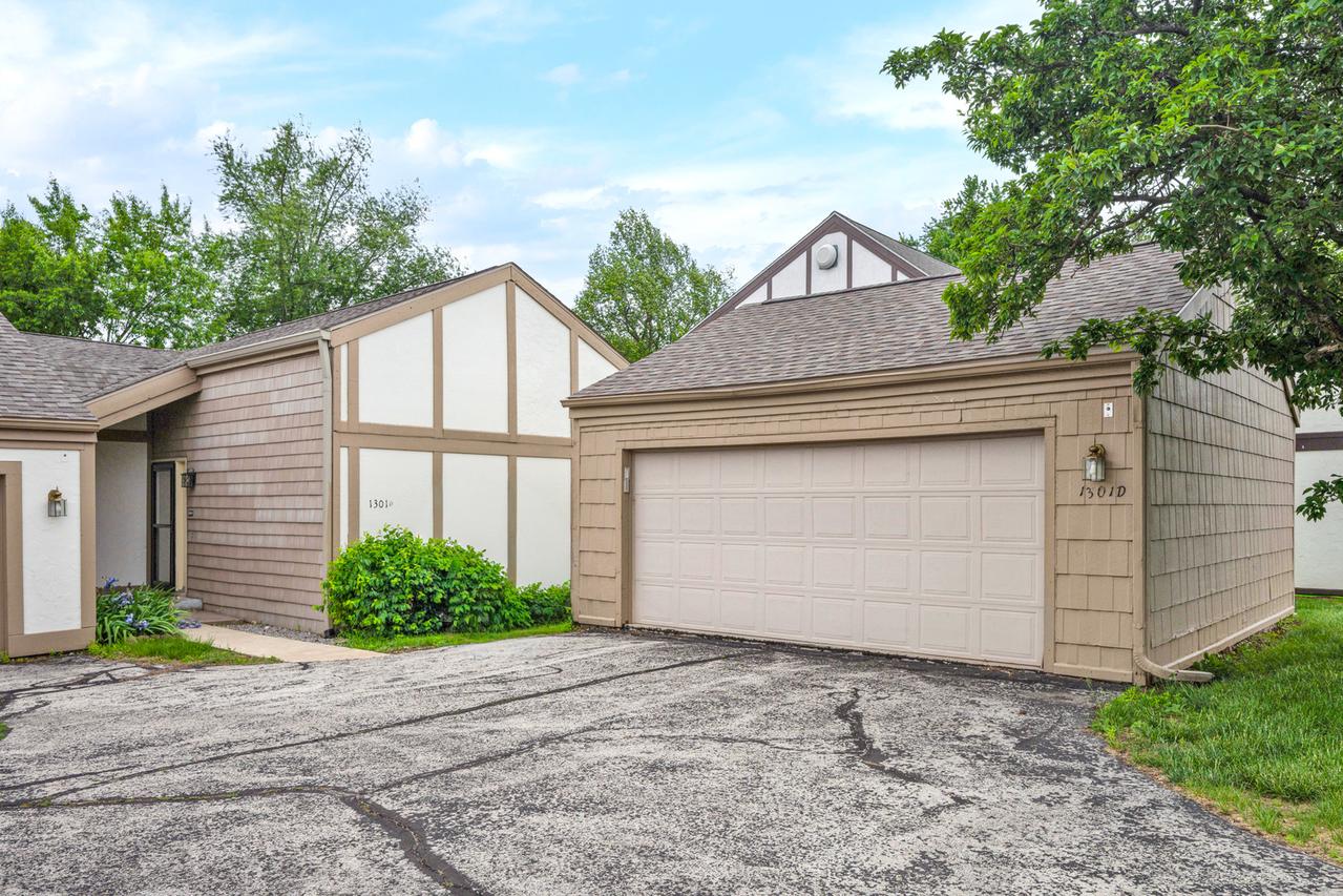 1301 Kingsridge Ct. #D, Normal, IL 61761