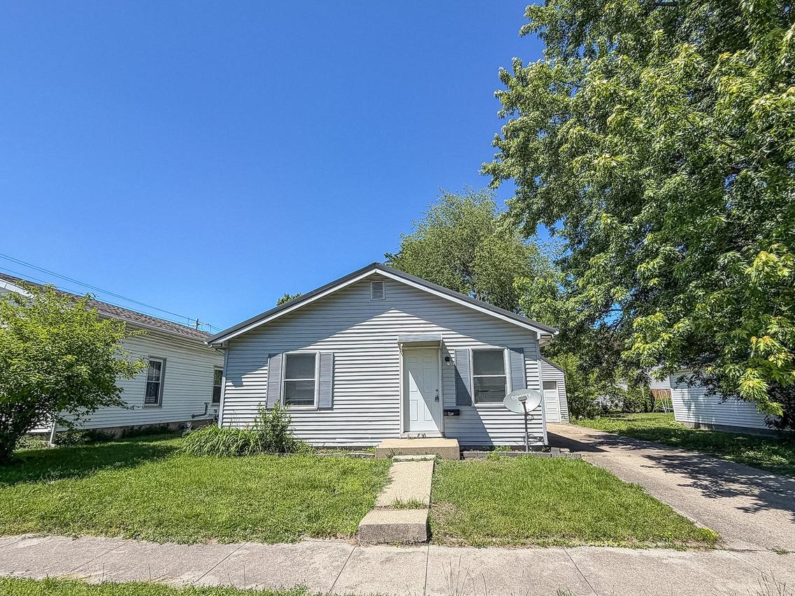 720 W Jefferson St., Sullivan, IL 61951