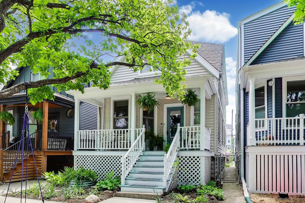 2433 W Hutchinson St., Chicago, IL 60618