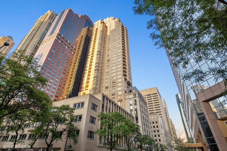 118 E Erie St. #32G, Chicago, IL 60611