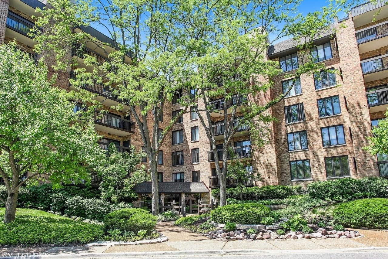 1740 Mission Hills Rd. #112, Northbrook, IL 60062