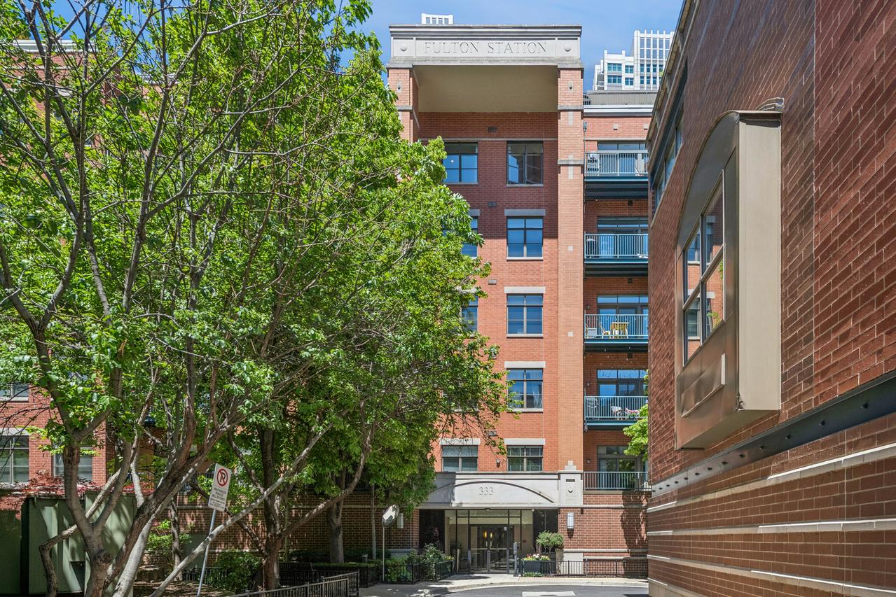 333 N Jefferson St. #606, Chicago, IL 60661