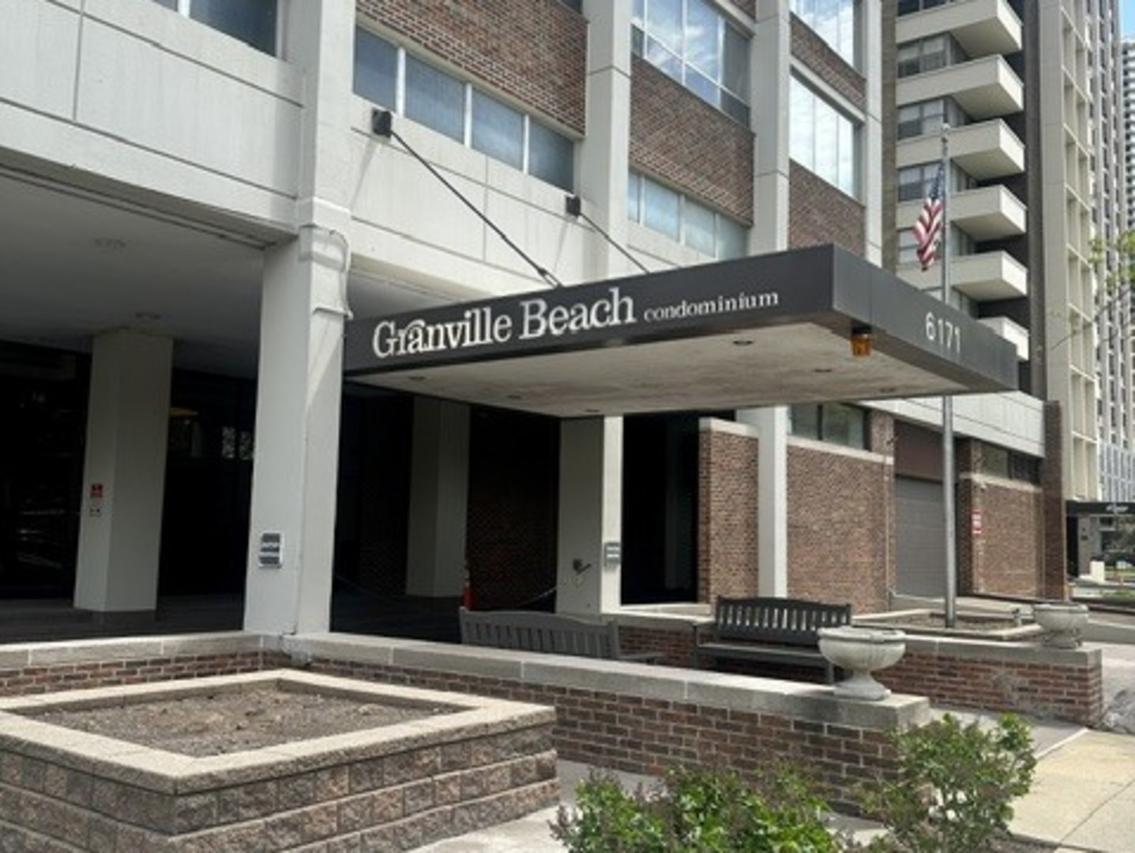 6171 N Sheridan Rd. #2108, Chicago, IL 60660