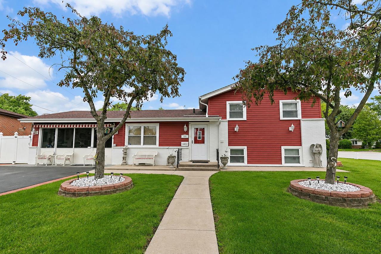 115 N Rose Ave., Addison, IL 60101