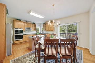 10902 Red Hawk Ln., Spring Grove, IL 60081