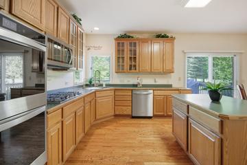 10902 Red Hawk Ln., Spring Grove, IL 60081