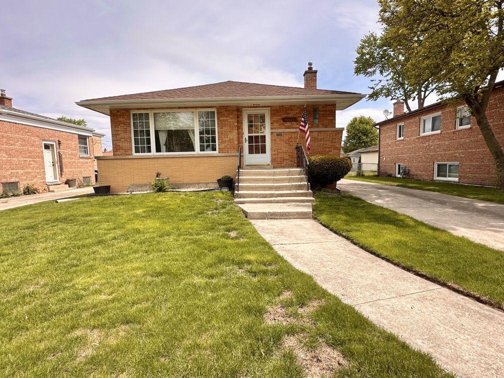 10021 Minnick Ave., Oak Lawn, IL 60453