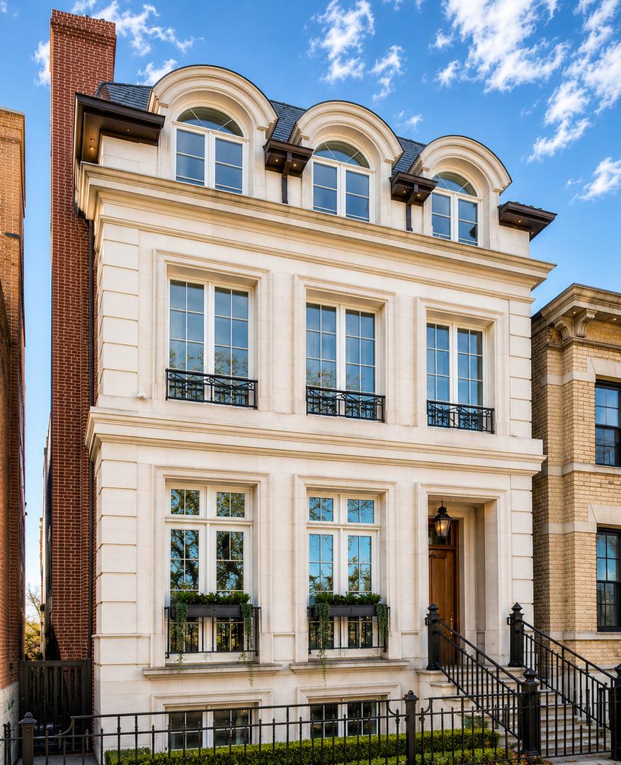 1852 N Howe St., Chicago, IL 60614