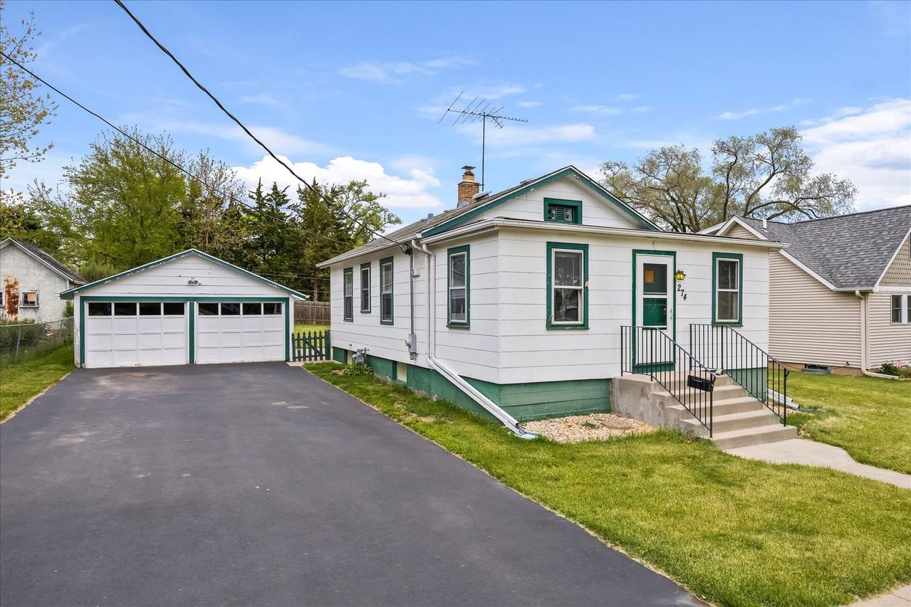 274 Kossuth St., South Elgin, IL 60177