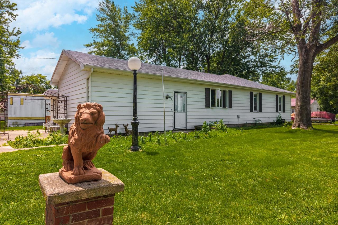 302 Norton St., Cabery, IL 60919