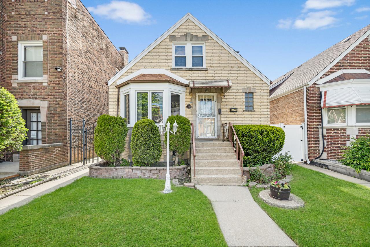 6422 S Komensky Ave., Chicago, IL 60629
