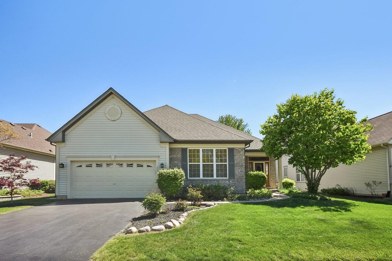 2261 Creekwood Dr., Mundelein, IL 60060