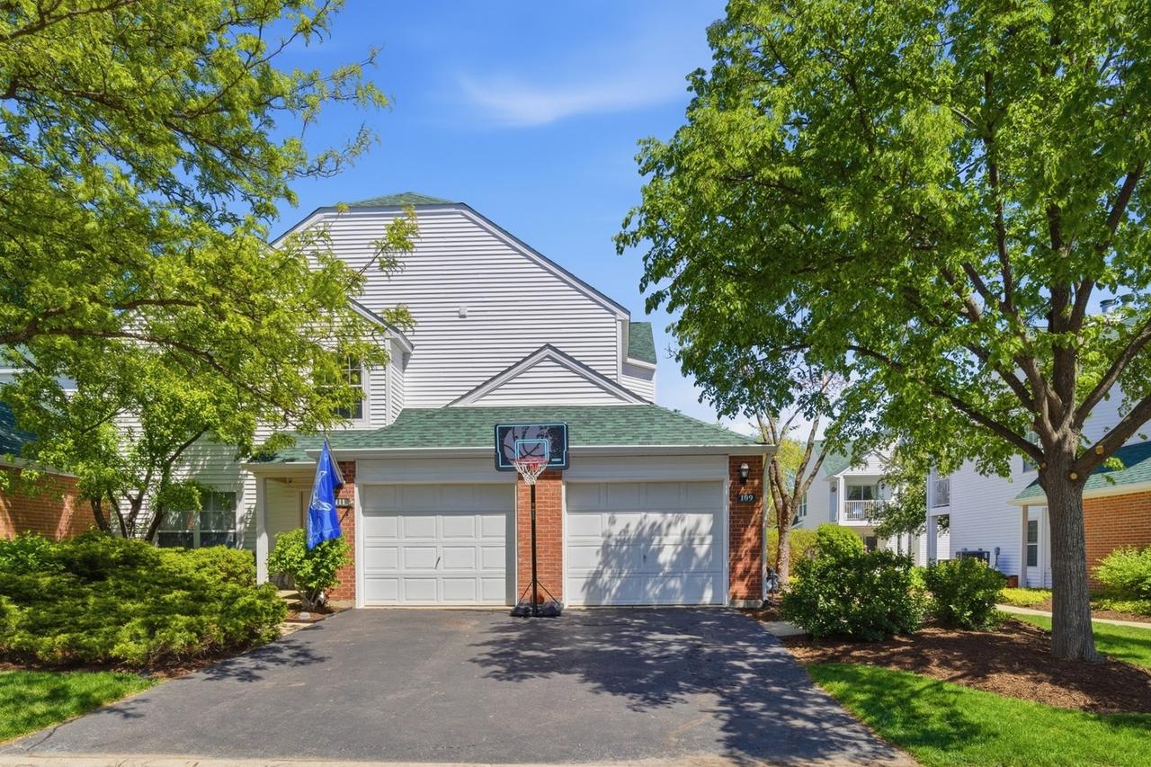 109 Meadowbrook Ln. #44A, Lake Bluff, IL 60044