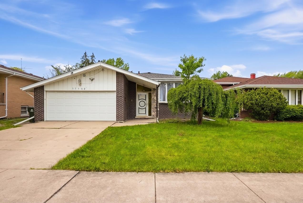 17142 Bernadine St., Lansing, IL 60438