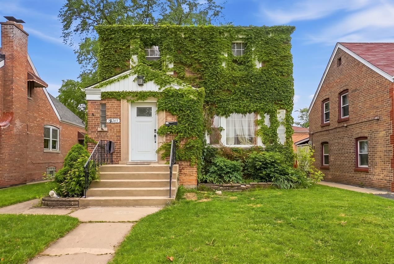 12243 Ann St., Blue Island, IL 60406