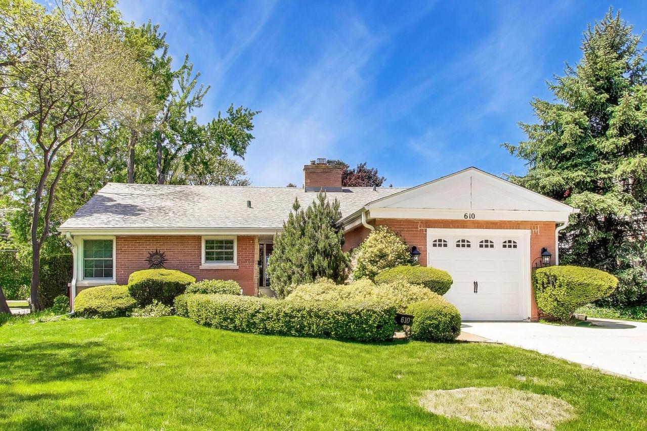 610 S Nawata Ave., Mount Prospect, IL 60056