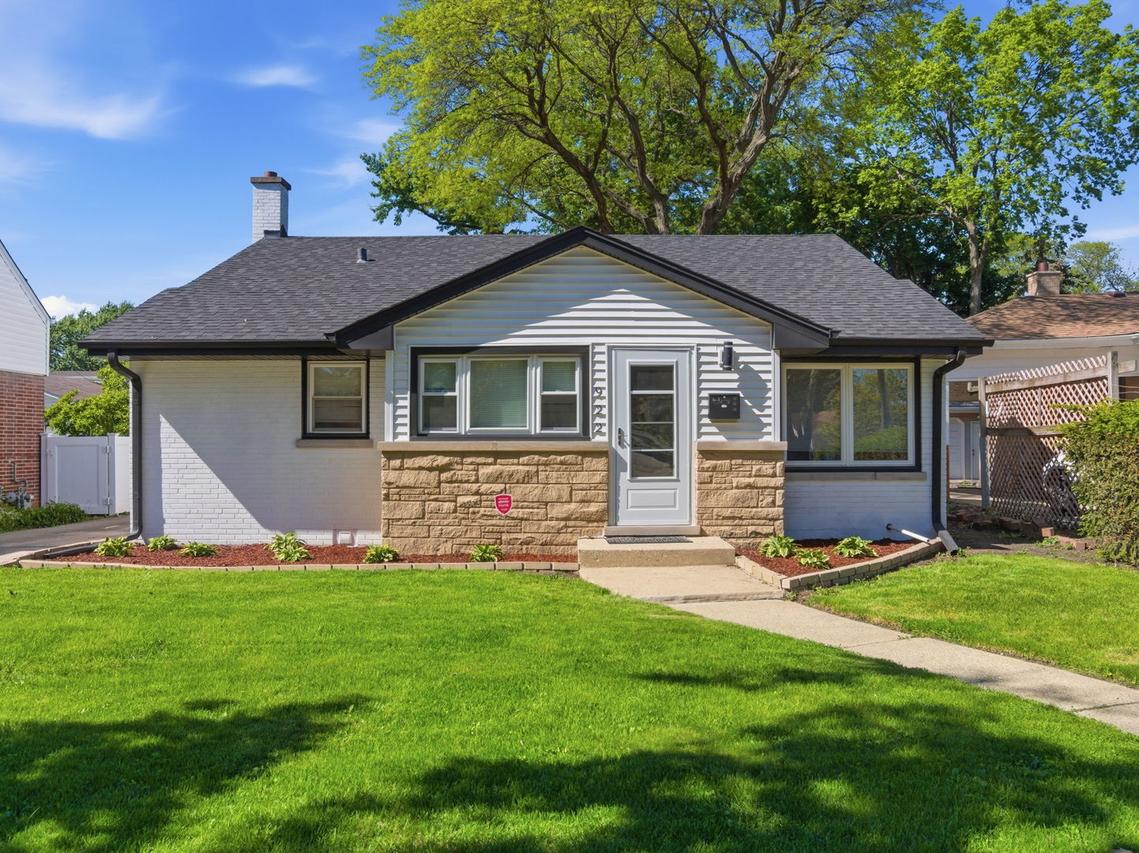 922 Glenlake Ave., Park Ridge, IL 60068