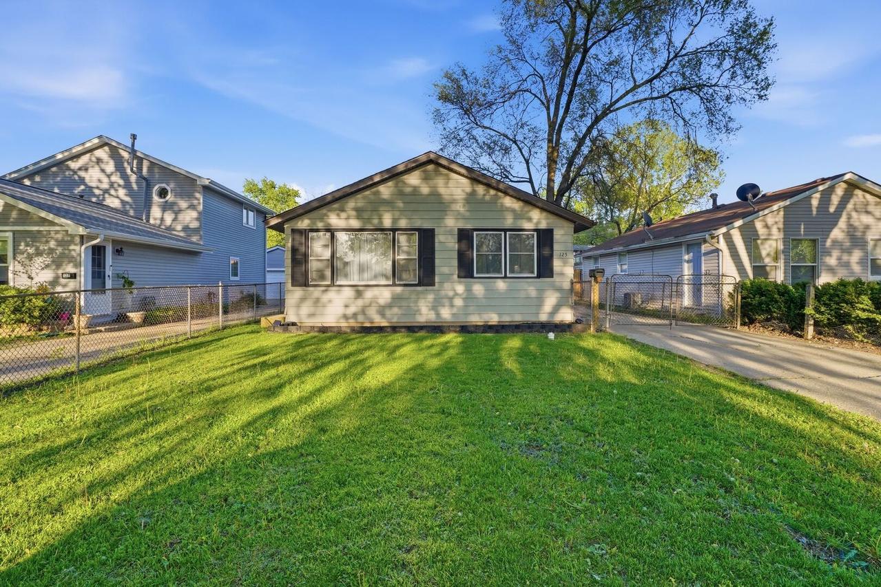 125 Bellevue Dr., Round Lake Park, IL 60073