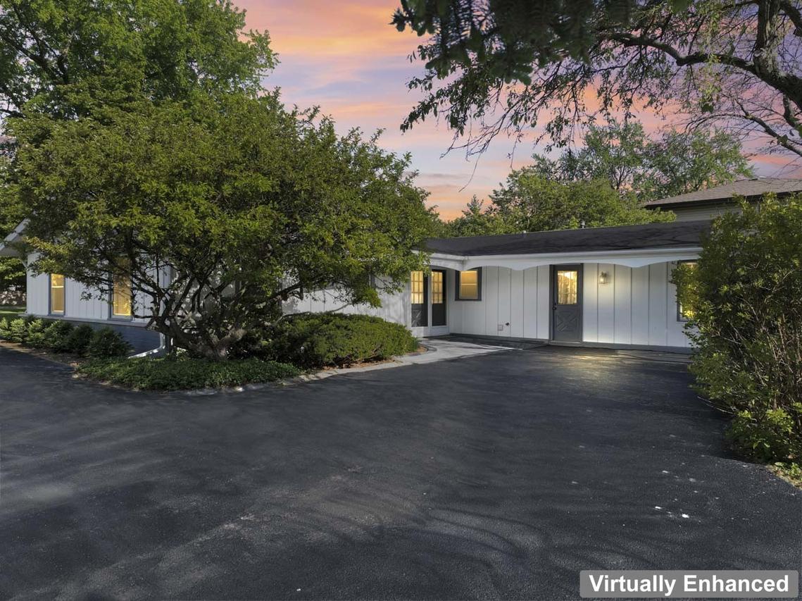 1049 Martingale Dr., Bartlett, IL 60103