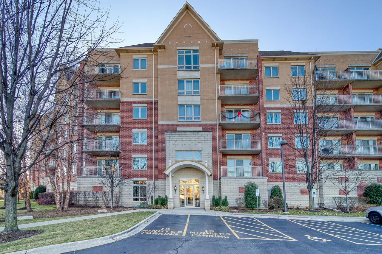 8300 Concord Dr. #211, Morton Grove, IL 60053