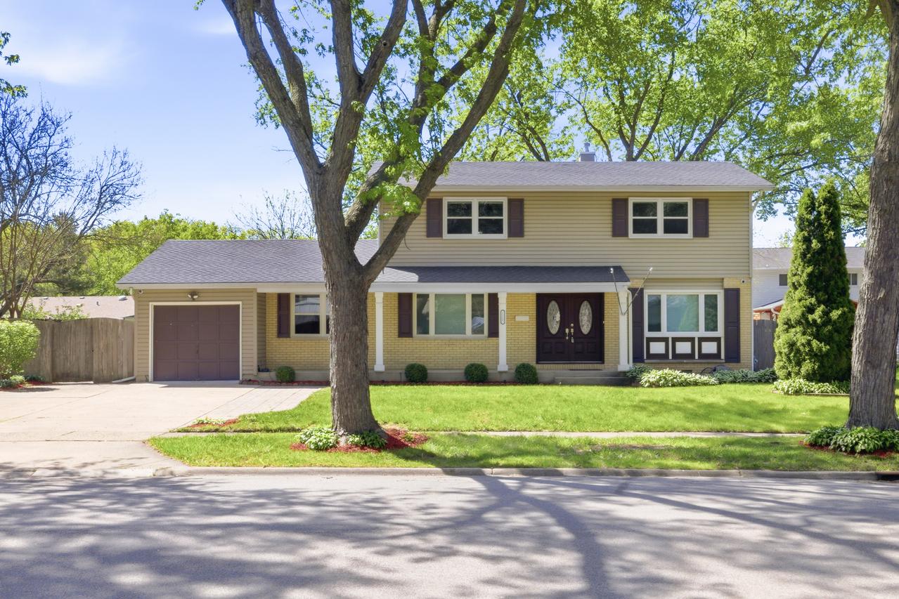 1117 E Kitson Dr., Palatine, IL 60074