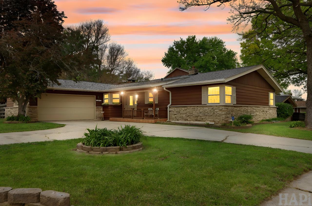 106 Sherwood Dr., Cary, IL 60013