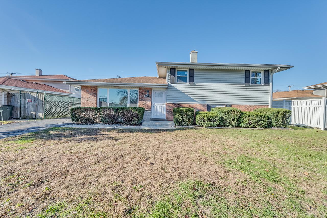 19116 Sherman St., Lansing, IL 60438