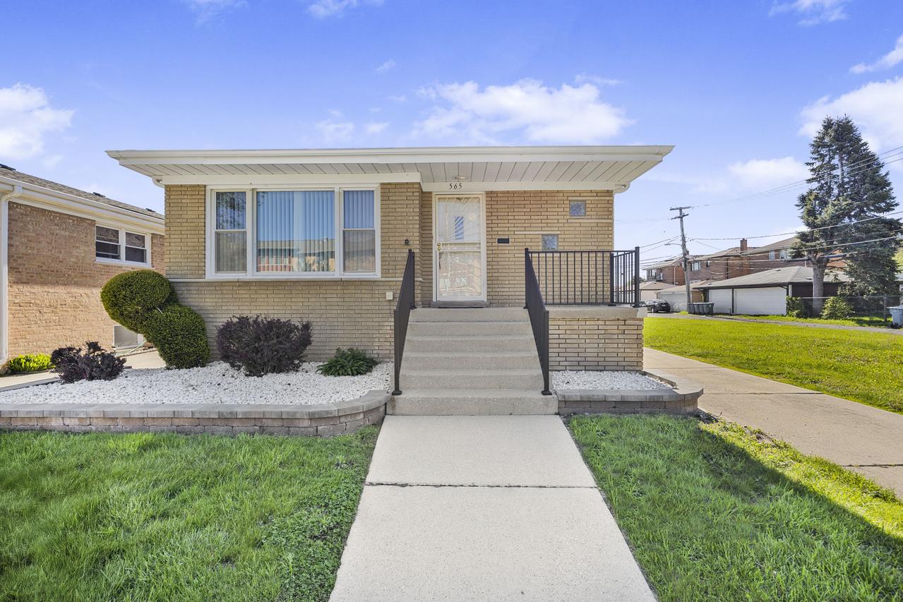 565 Oglesby Ave., Calumet City, IL 60409