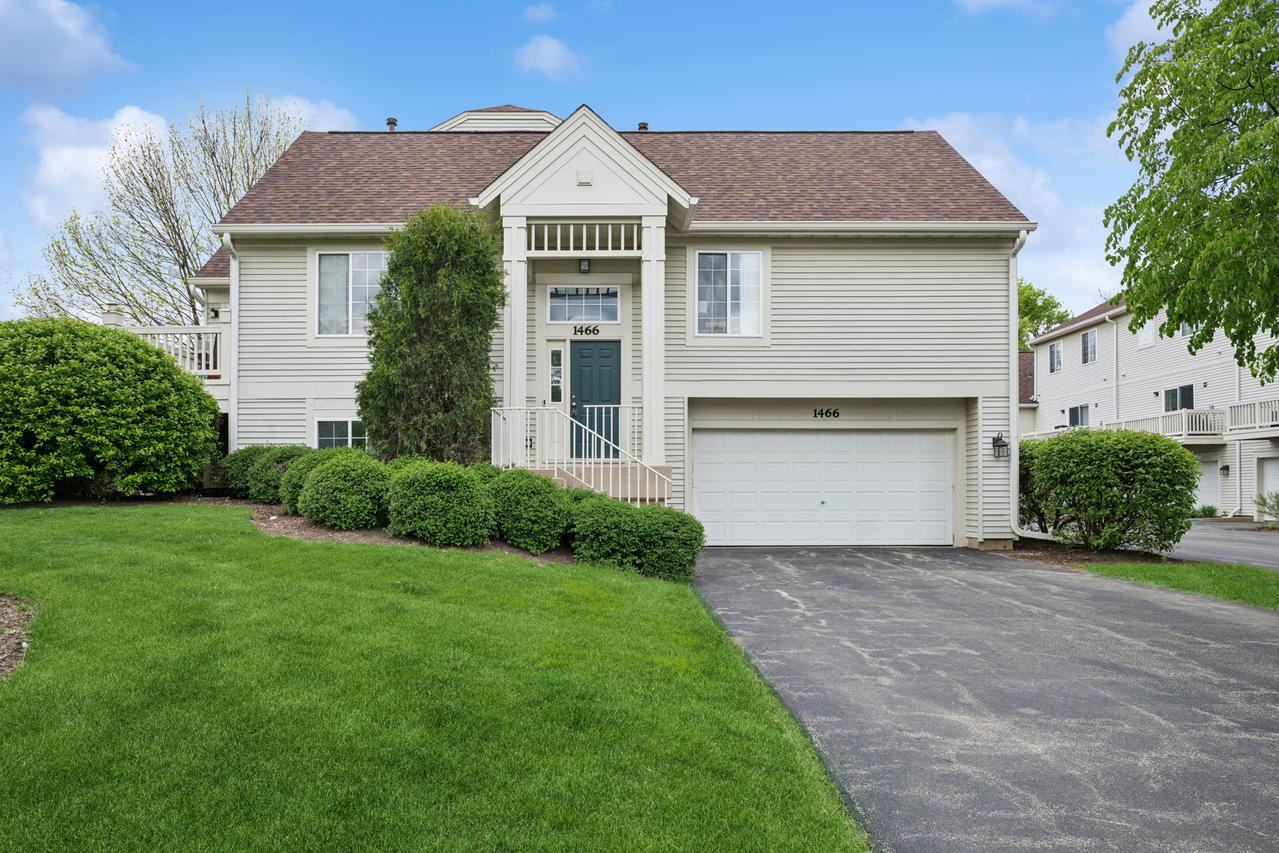 1466 New Haven Dr., Cary, IL 60013