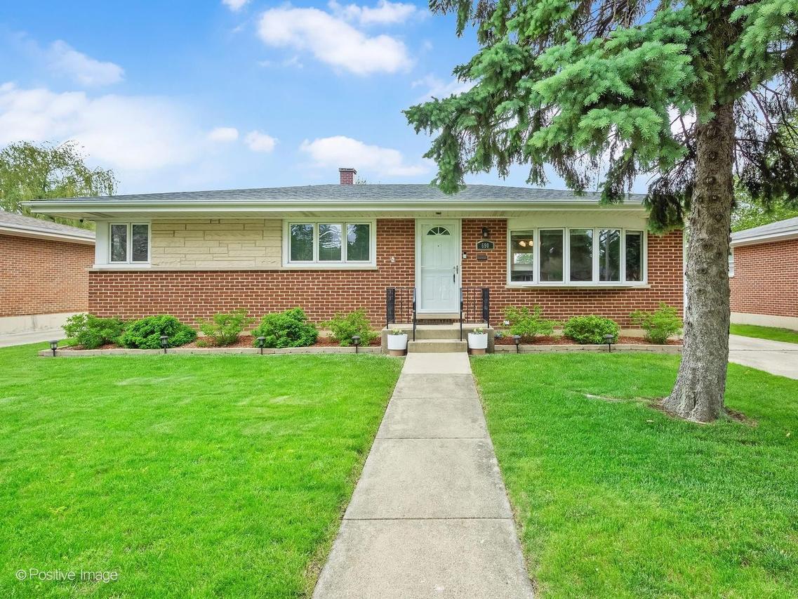 690 W Willow Glen, Addison, IL 60101