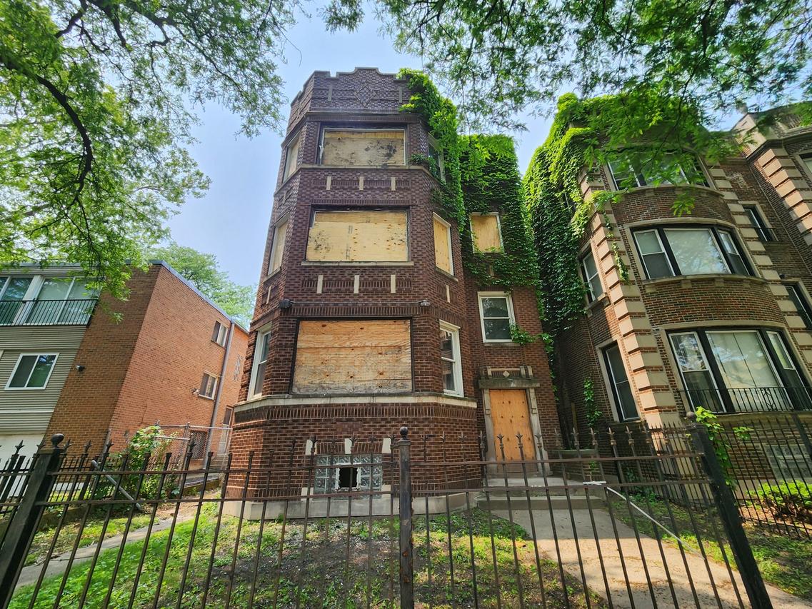 7952 S Langley Ave., Chicago, IL 60619