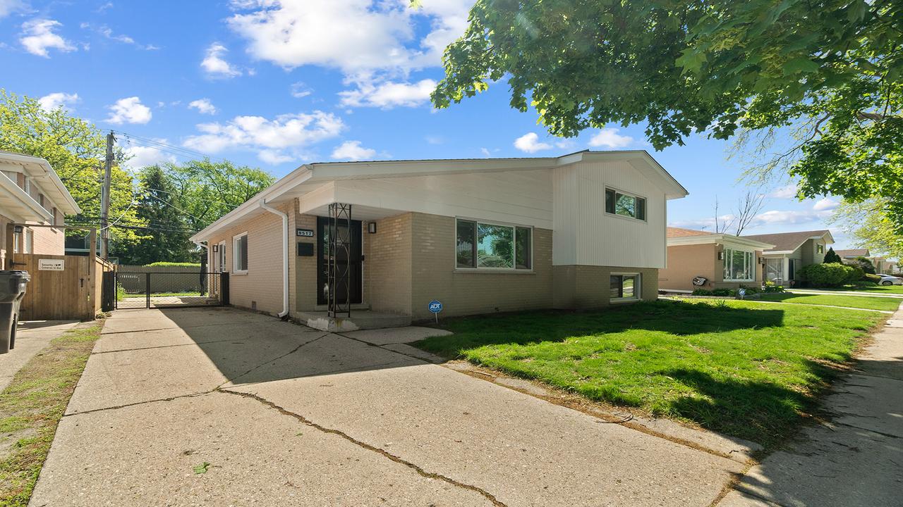 9517 Lavergne Ave., Skokie, IL 60077