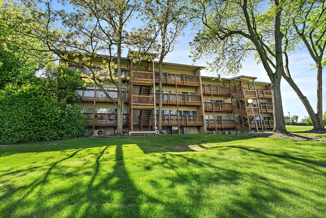 5803 Oakwood Dr. #C, Lisle, IL 60532
