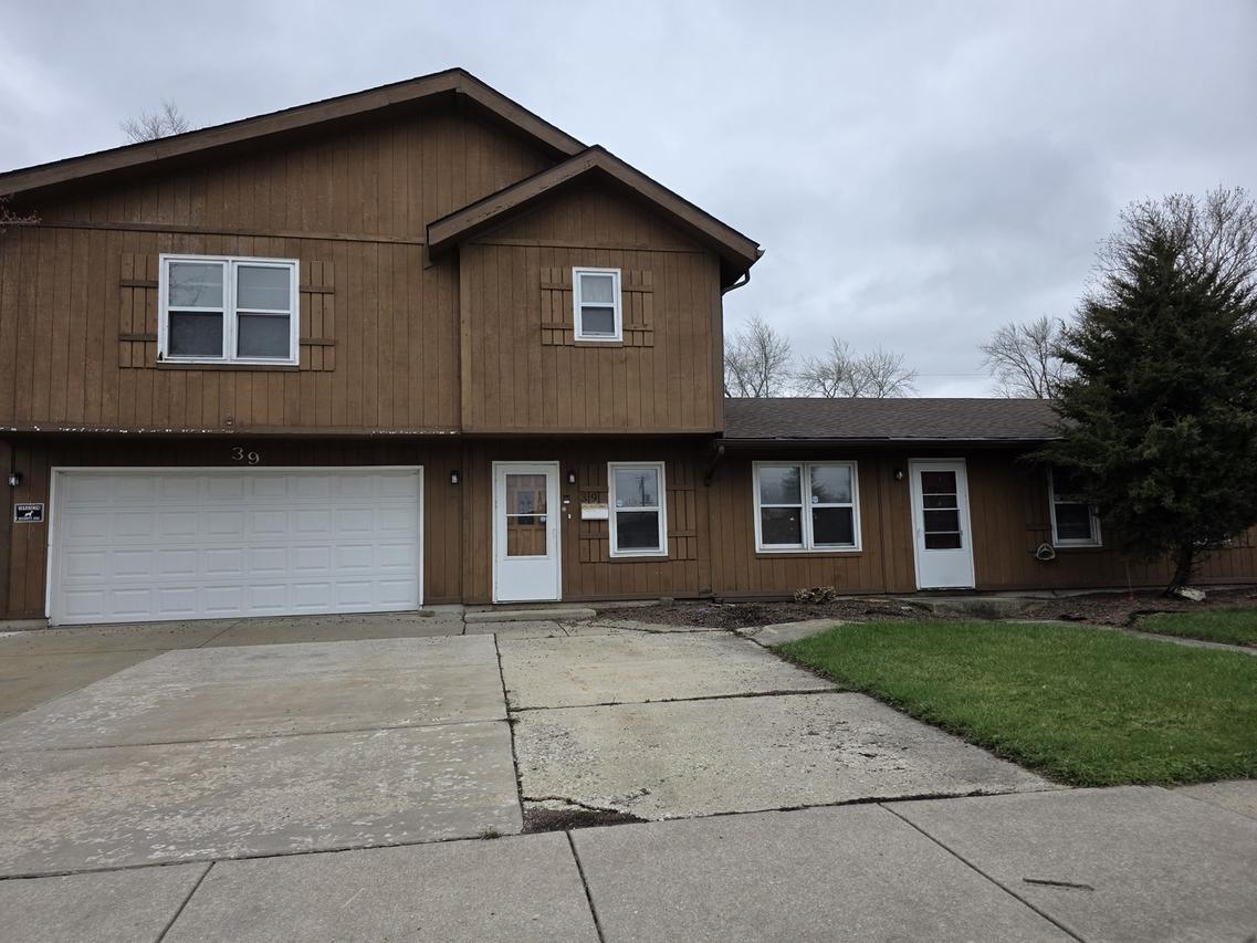 39 Arlington Dr., Romeoville, IL 60446