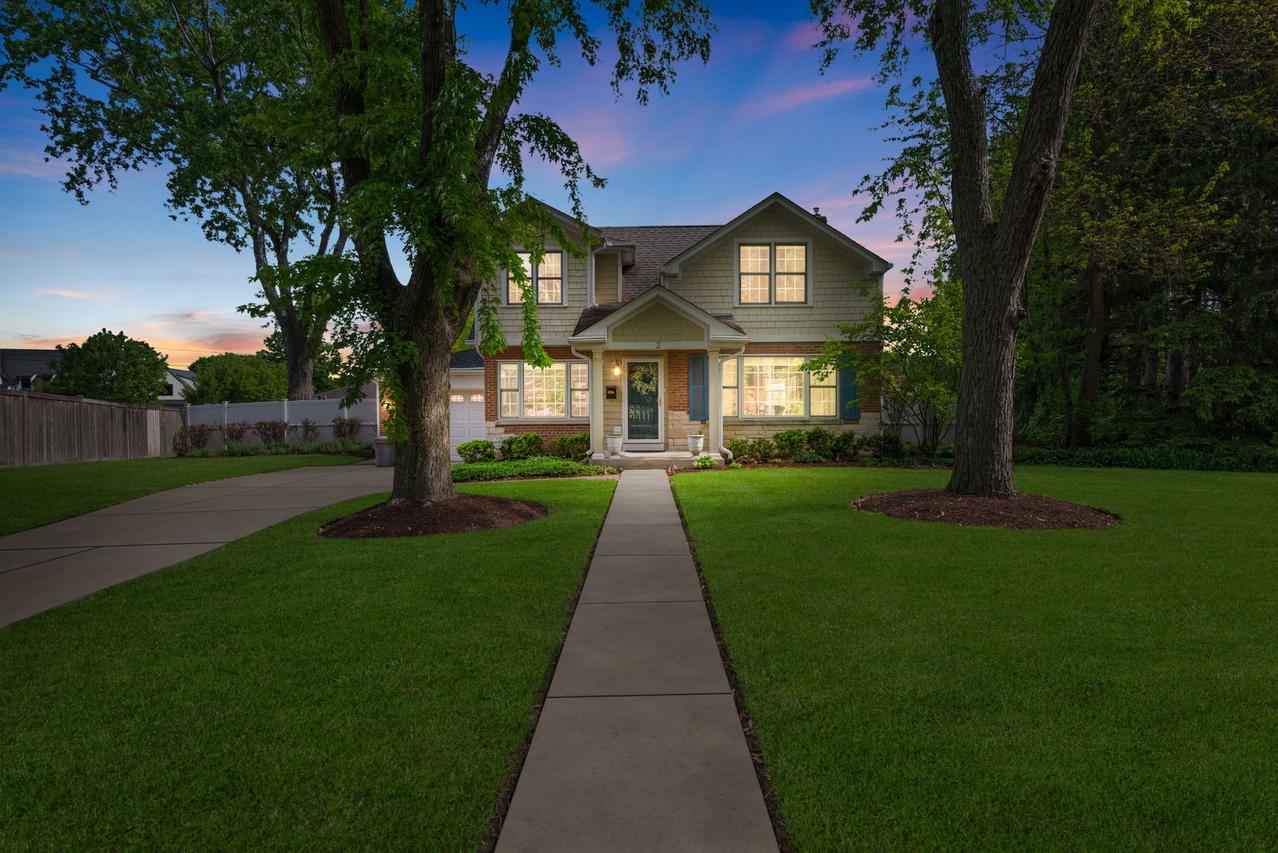 2 Algonquin Rd., Clarendon Hills, IL 60514