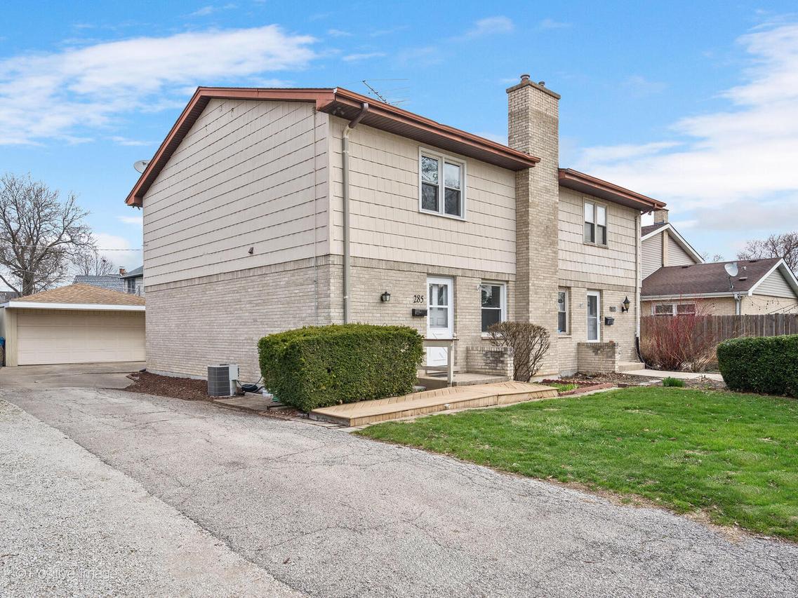 285 E 1st St., Elmhurst, IL 60126