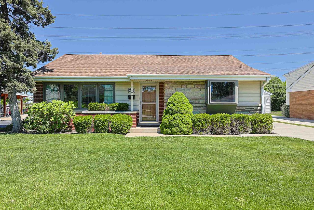7306 Arcadia St., Morton Grove, IL 60053