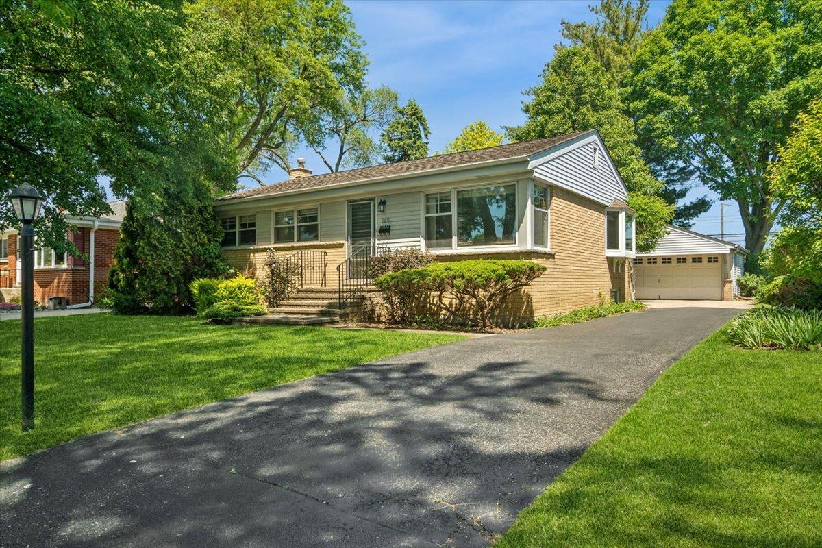 160 Wisconsin Dr., Des Plaines, IL 60016