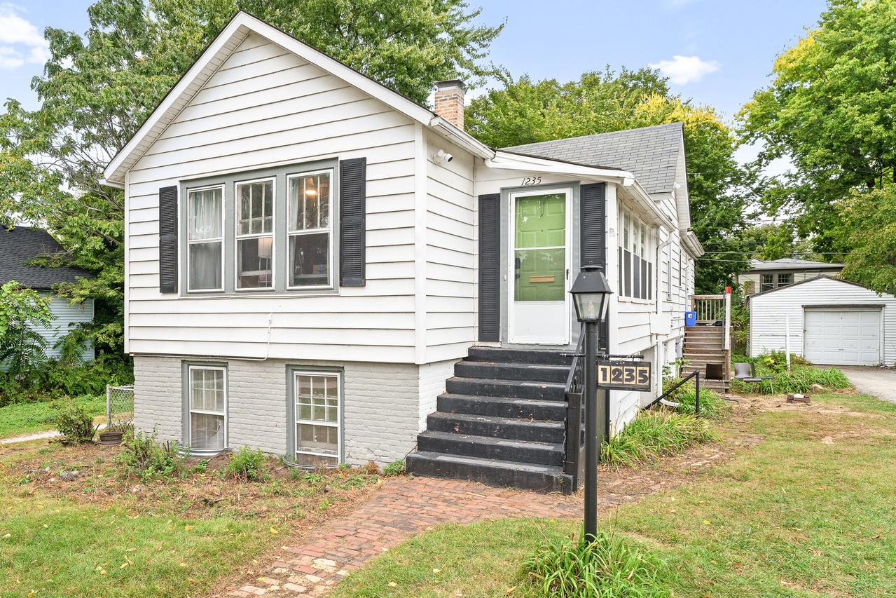 1235 Leon Pl., Evanston, IL 60201