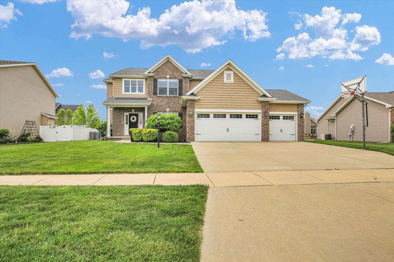 205 Independence Dr., Savoy, IL 61874