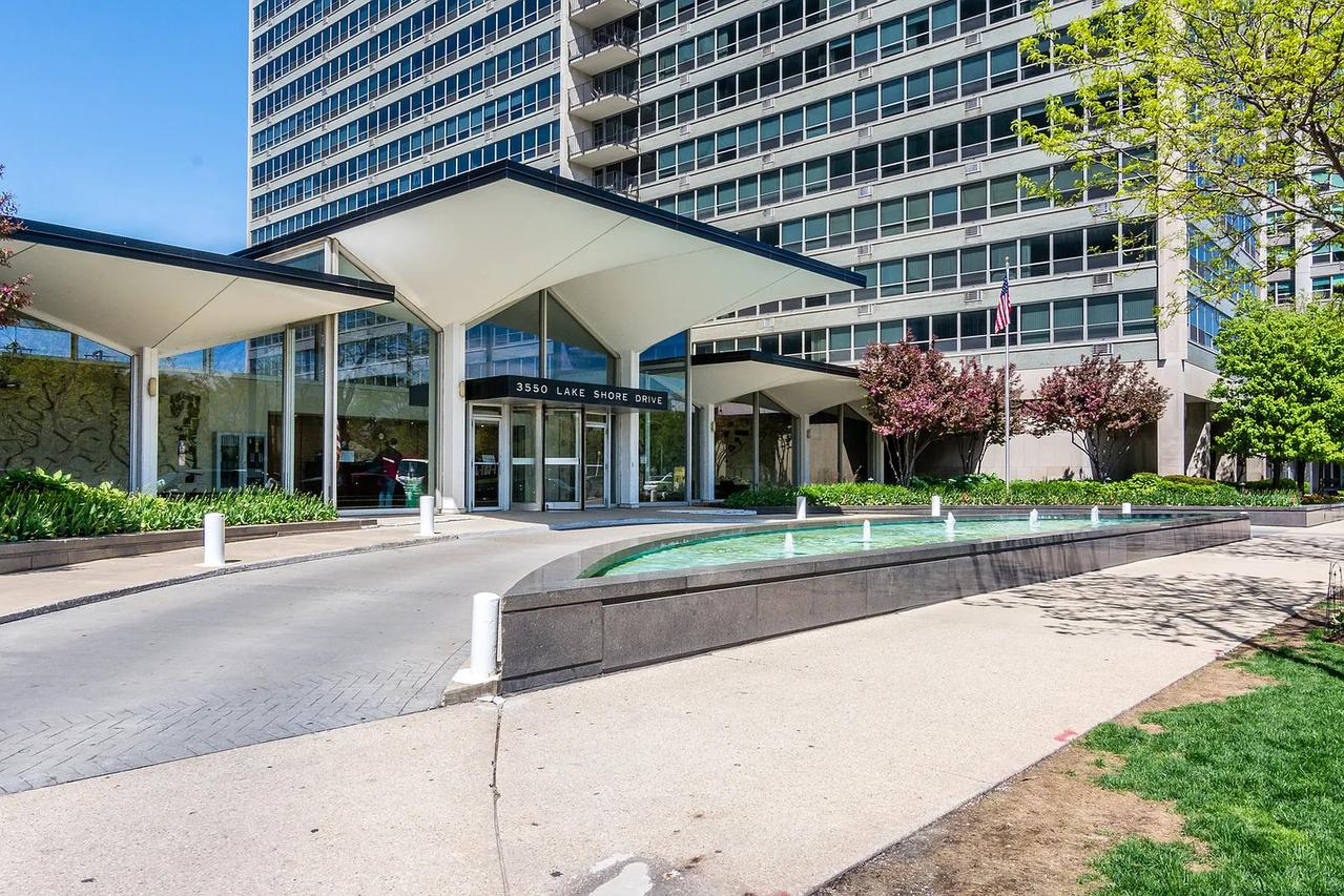 3550 N Lake Shore Dr. #301, Chicago, IL 60657