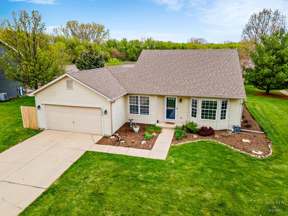 5832 Landcaster Cir., Mchenry, IL 60050