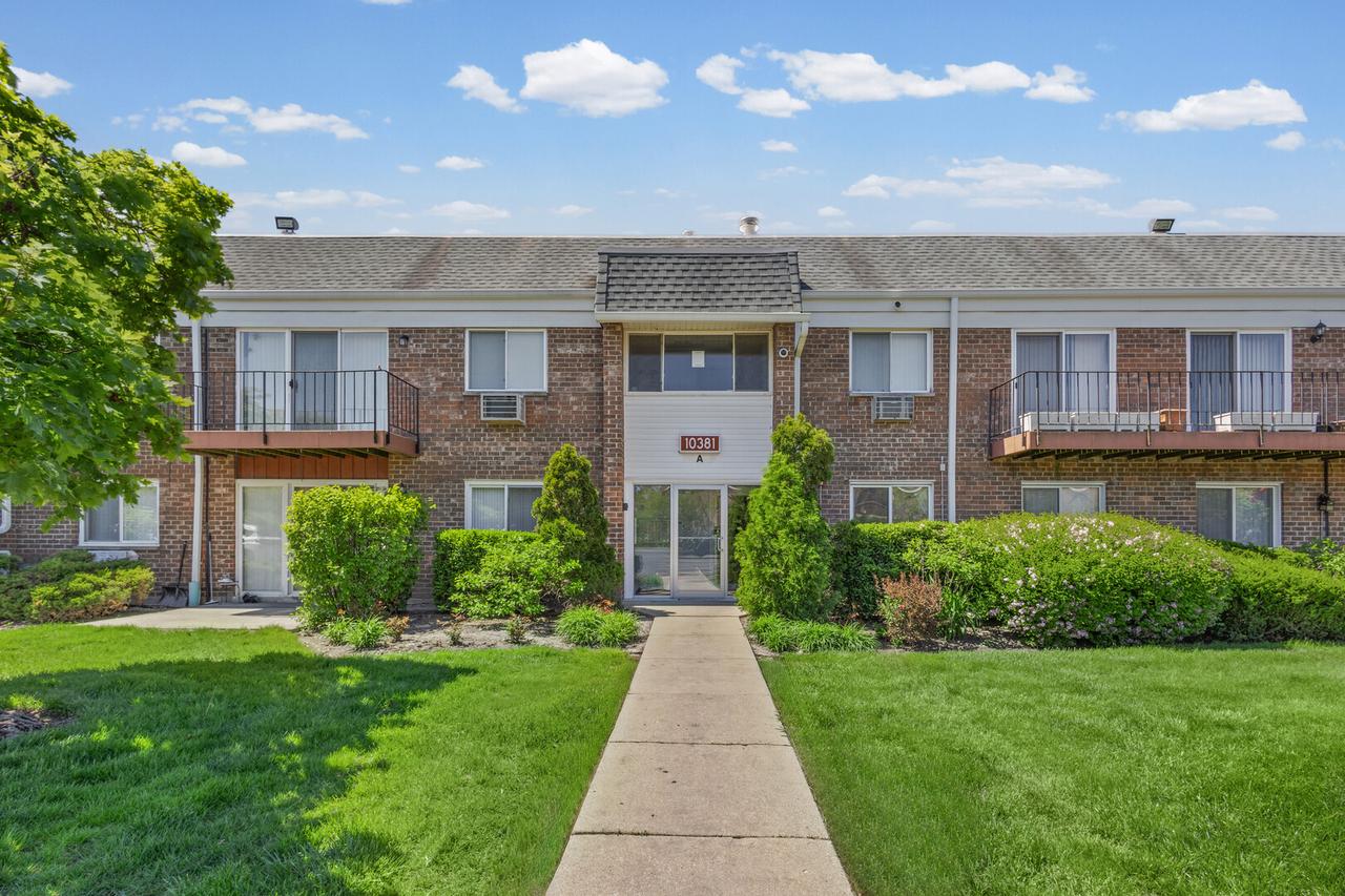 10381 Dearlove Rd. #2A, Glenview, IL 60025
